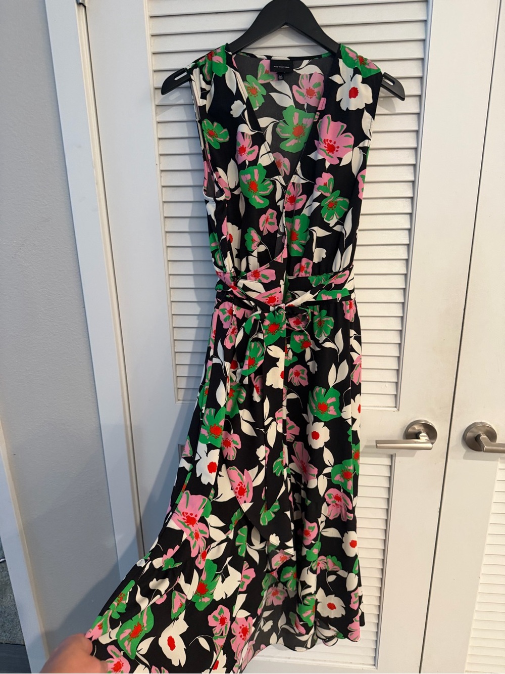 Who What Wear floral print sleeveless dress featuring a high-low hem. - Picture 2 of 13